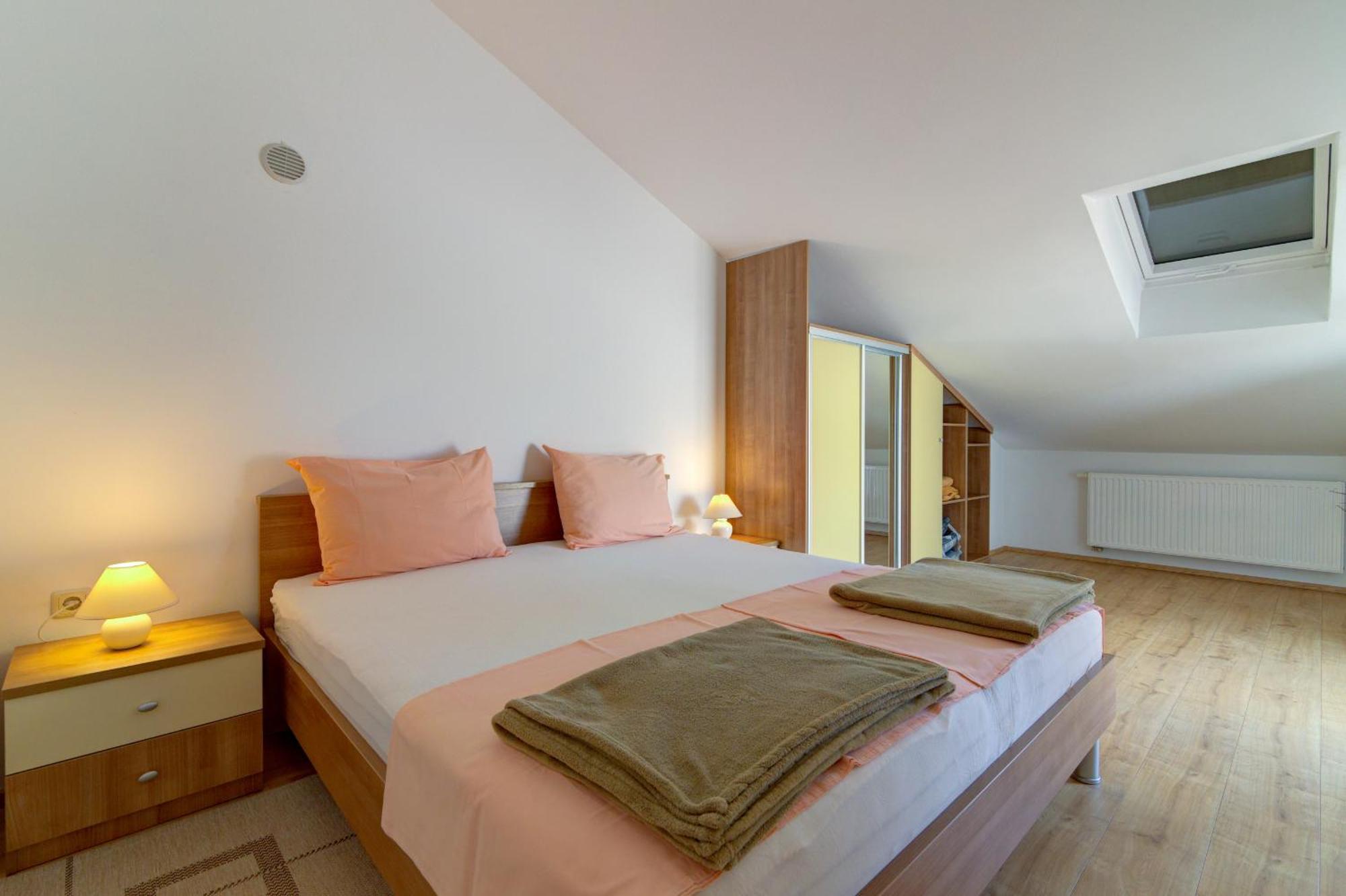 Apartmani Lili โนวีวีโนดอลสกี ภายนอก รูปภาพ