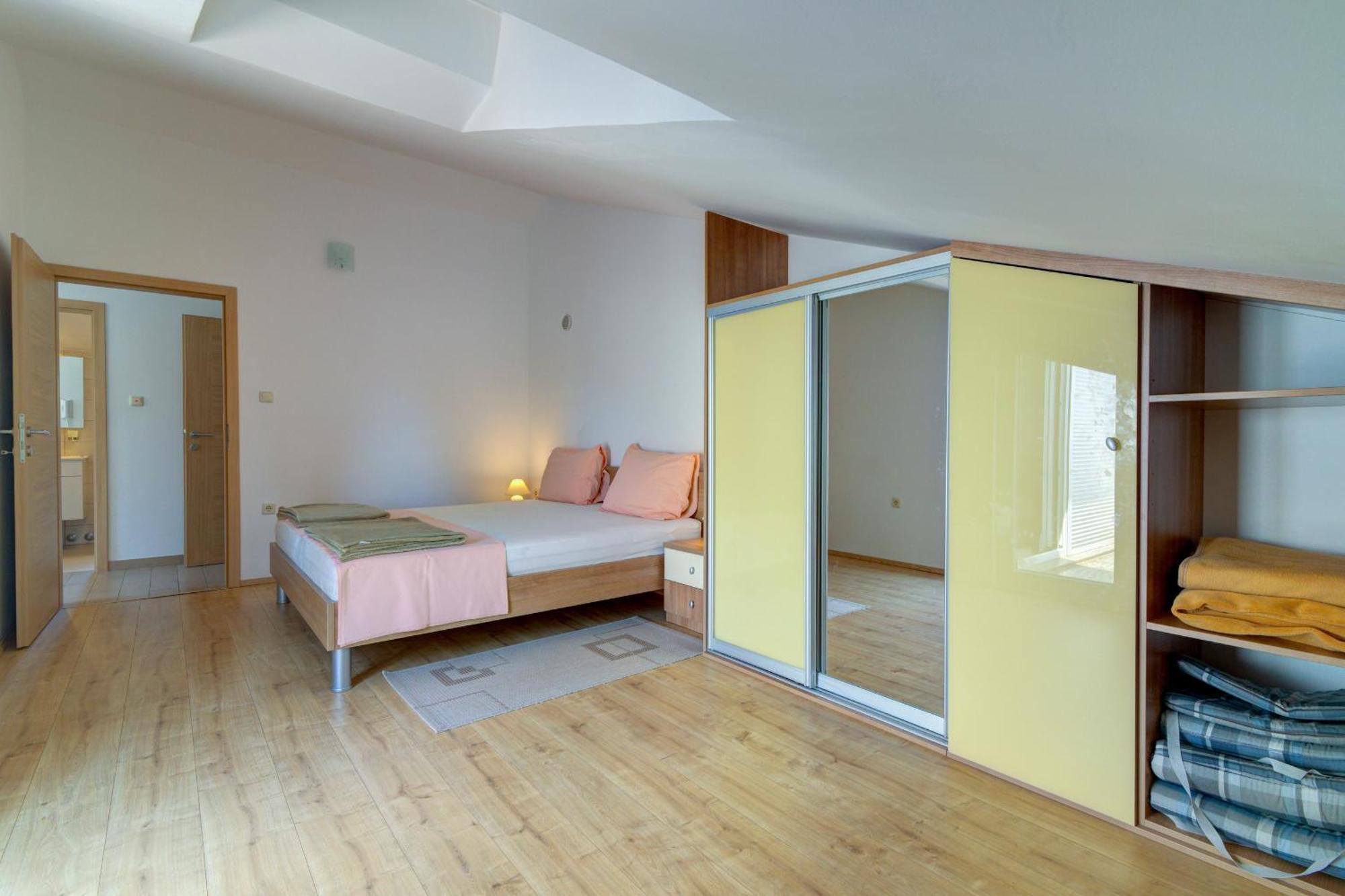 Apartmani Lili โนวีวีโนดอลสกี ภายนอก รูปภาพ