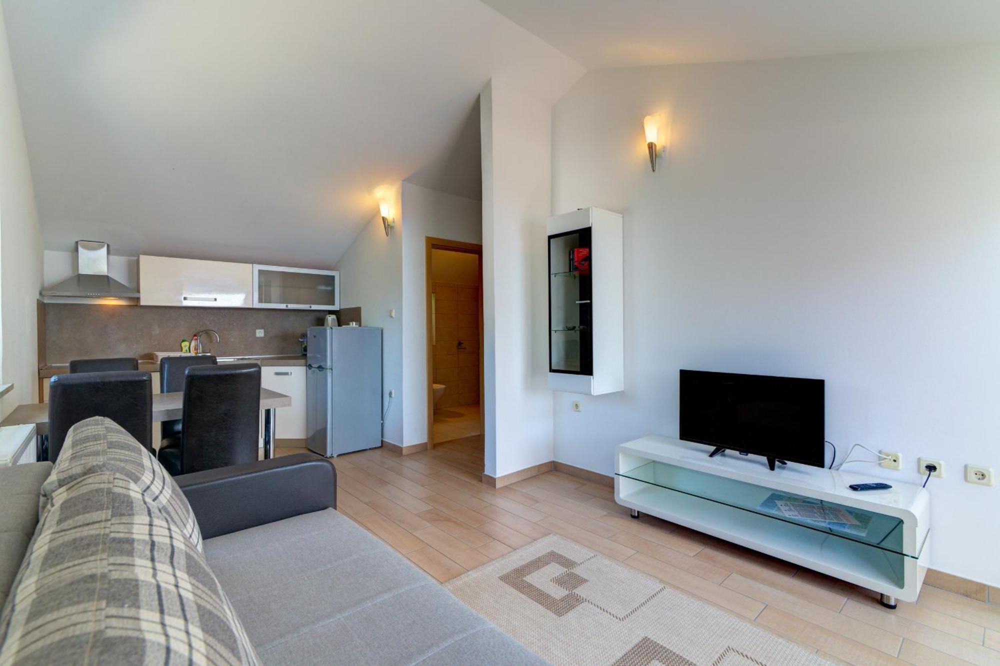 Apartmani Lili โนวีวีโนดอลสกี ภายนอก รูปภาพ