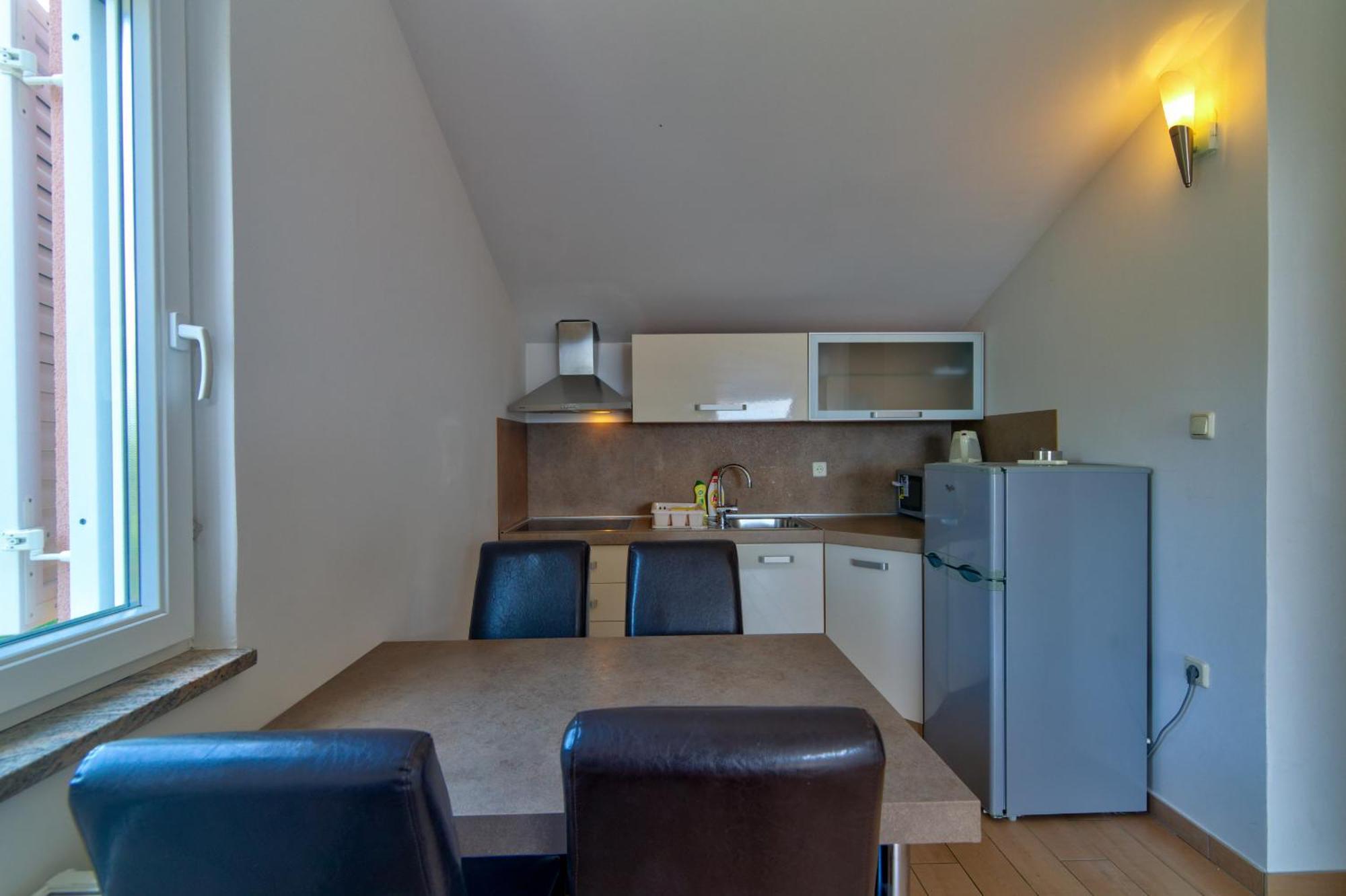 Apartmani Lili โนวีวีโนดอลสกี ภายนอก รูปภาพ
