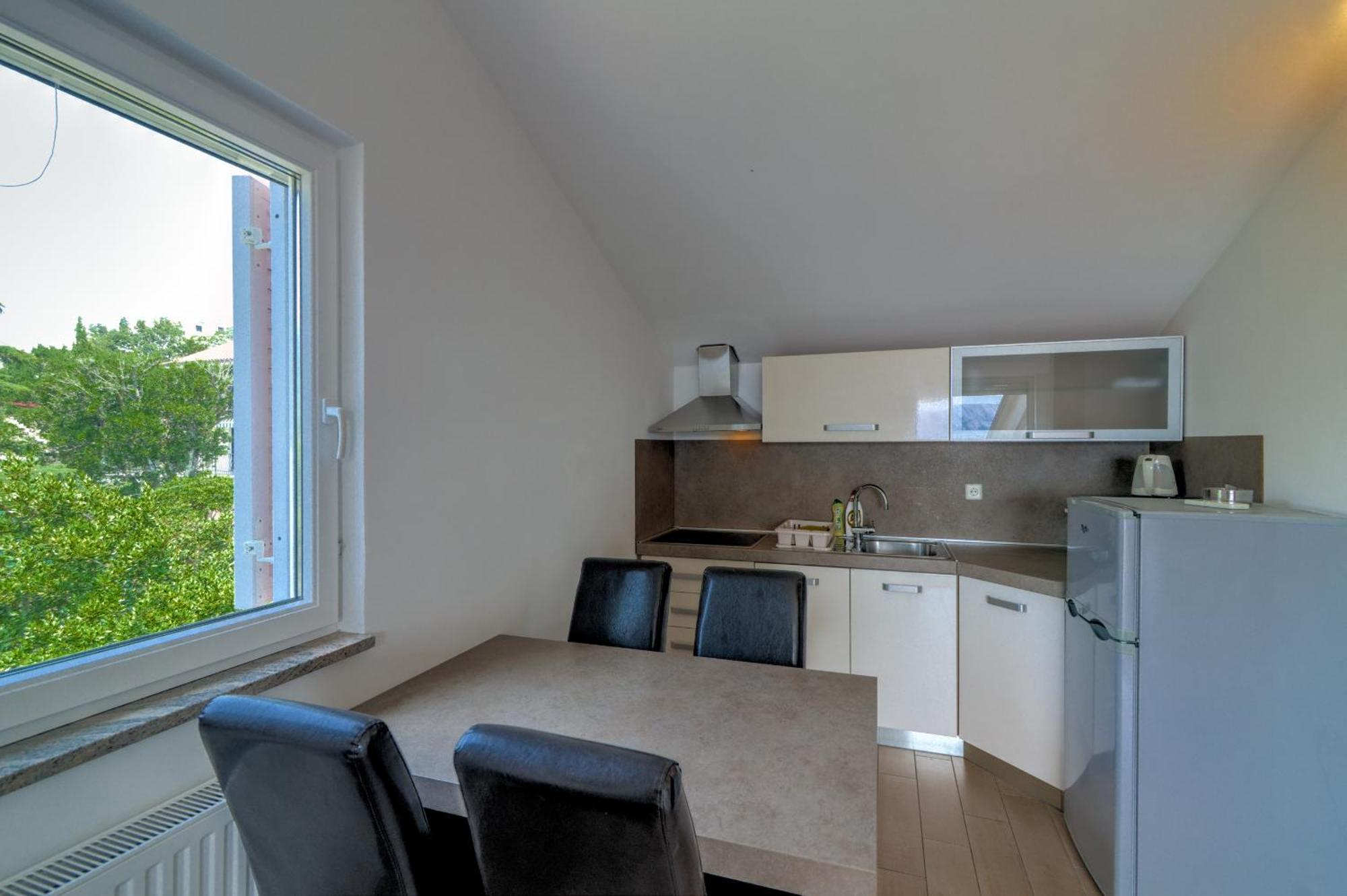 Apartmani Lili โนวีวีโนดอลสกี ภายนอก รูปภาพ