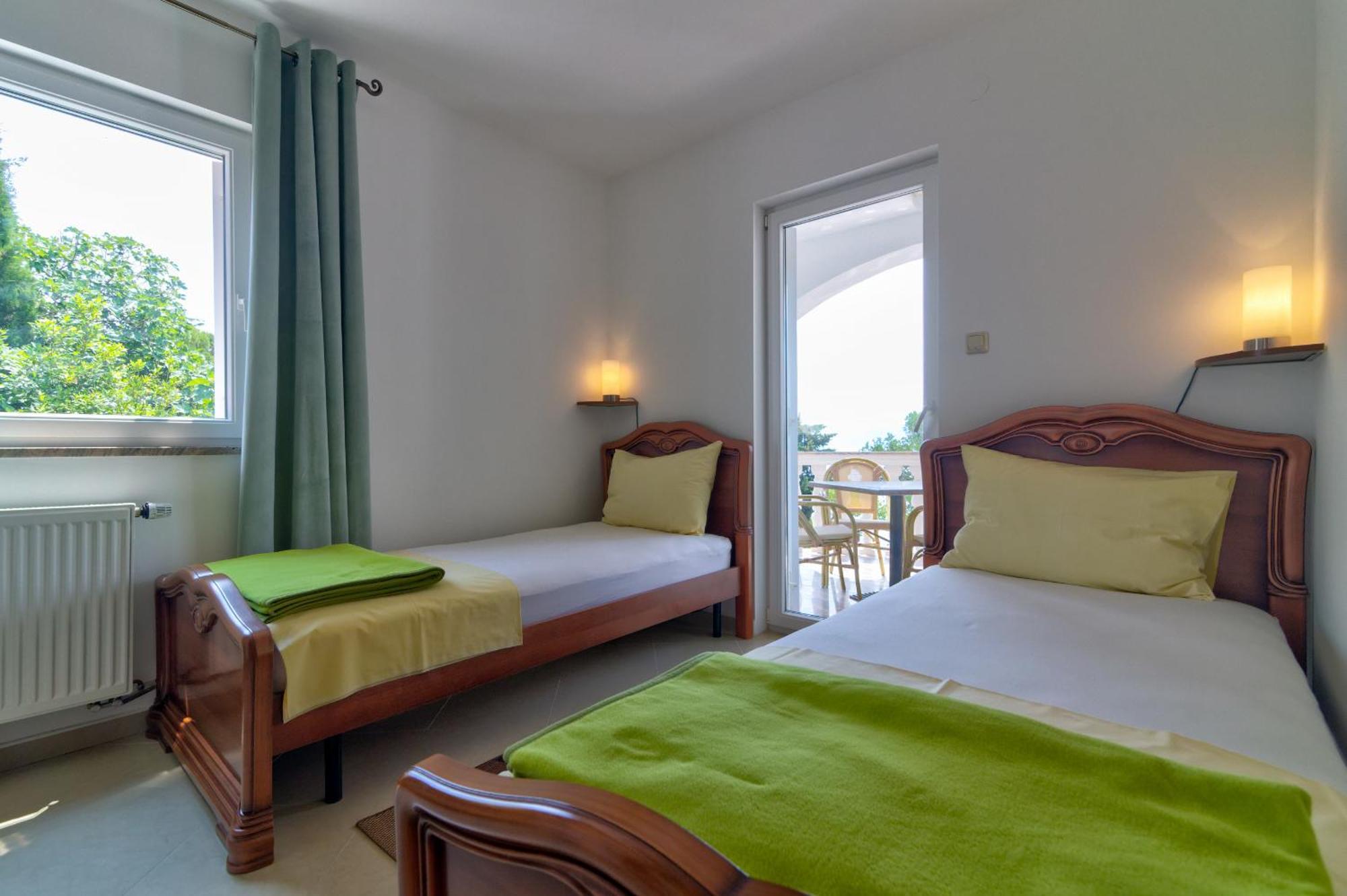 Apartmani Lili โนวีวีโนดอลสกี ภายนอก รูปภาพ